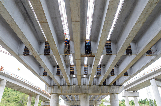Expressway Interchange Hub Facilitates Regional Connectivity in Western Hunan