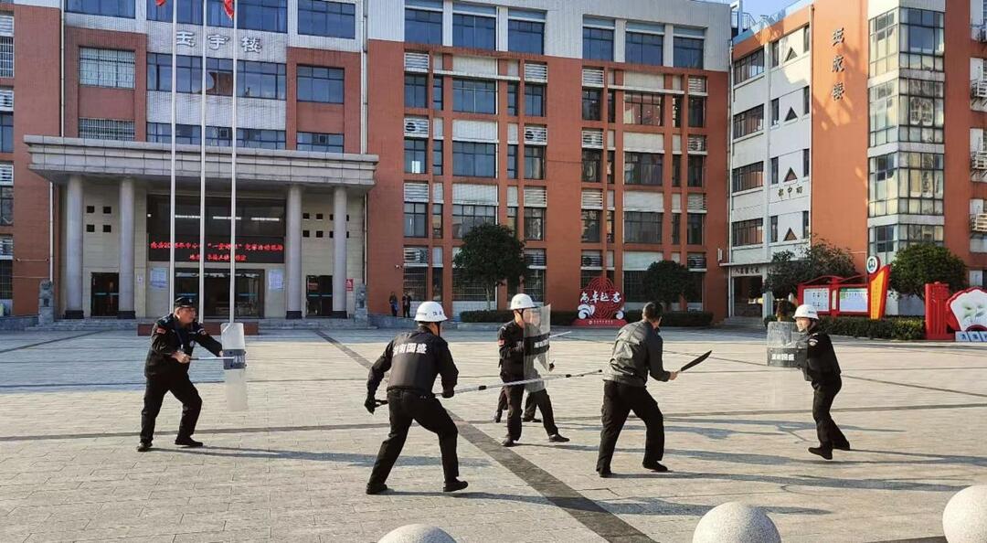 南县桂花园学校：开展防暴演练，打造平安校园