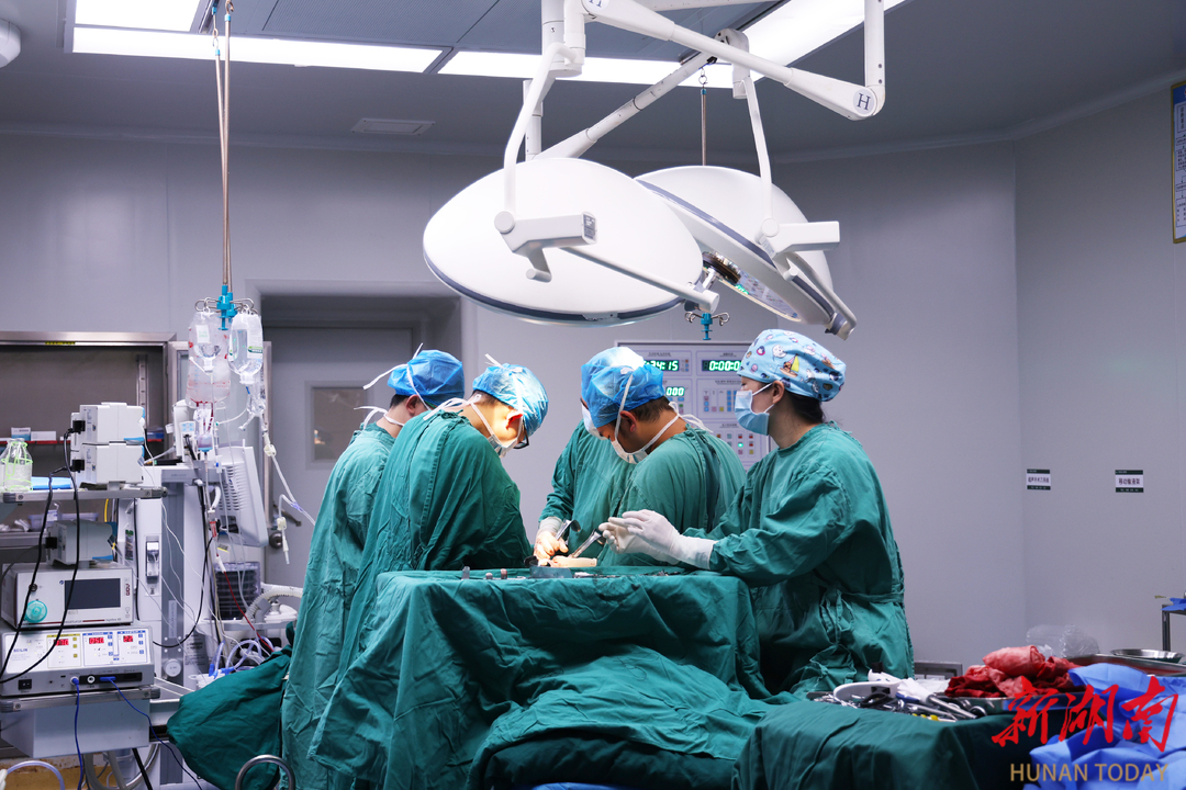 数小时抢救!患者转危为安 ——新田县人民医院多学科协作,成功救治脾破裂大出血患者