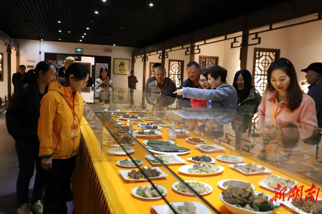 情暖重阳 邮我相伴,石鼓区邮政分公司开展庆重阳活动