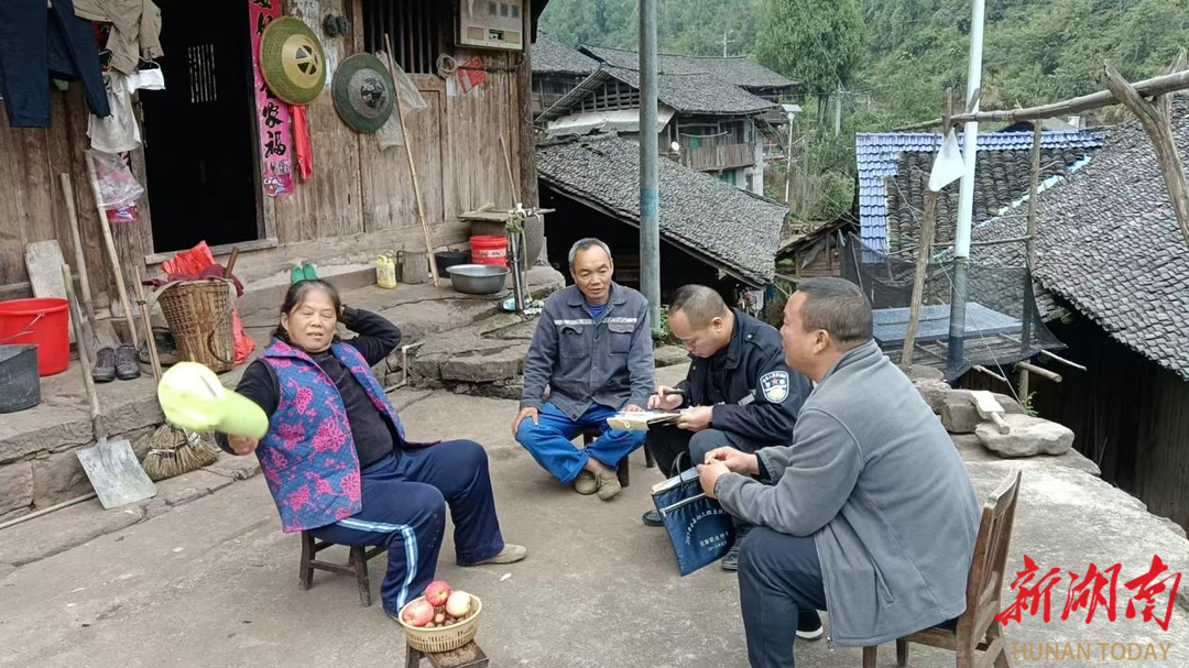 爱心汇暖流,助学显真情