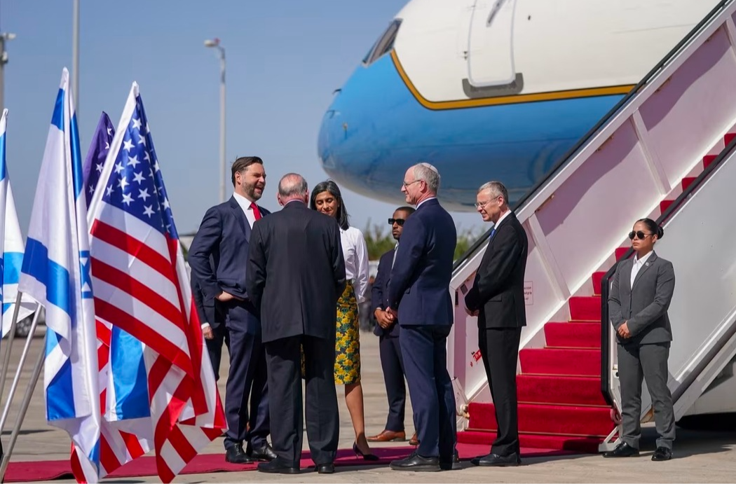 国际新闻早知道丨泽连斯基称准备好结束俄乌冲突 卢浮宫失窃物品价值约8800万欧元