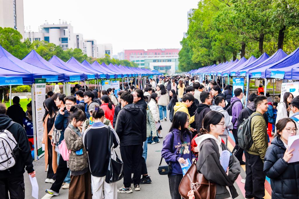 150余家单位揽才，医疗卫生类常设市场专场招聘会在湖南中医药大学举行