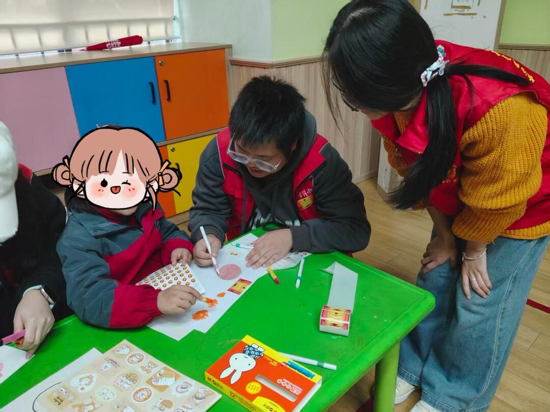 长沙民政职院外语学院党员志愿者携手特殊儿童共度暖心午后