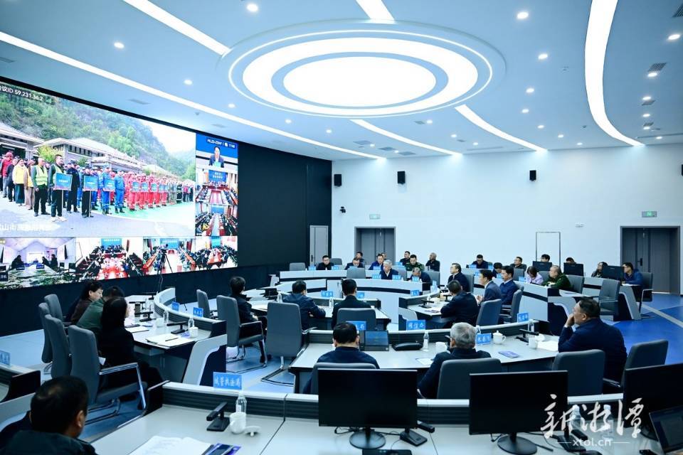 “莲城应急-2025·森林灭火救援”联合实兵演练在韶山举行