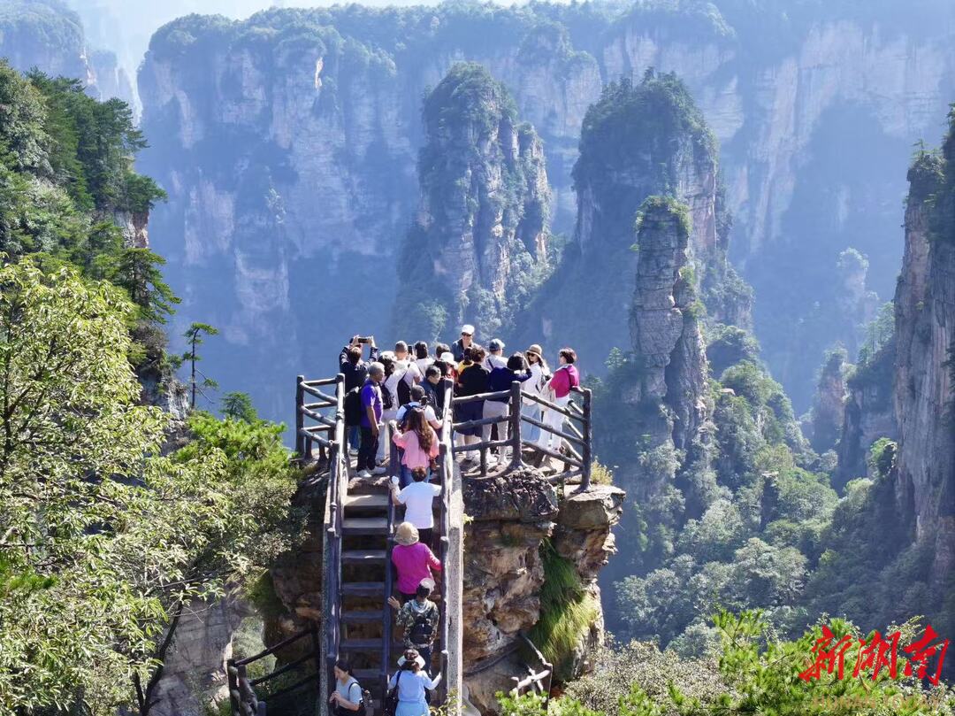 张家界节后现“仙境游”热潮！欧美游客暴增，老外直呼要带全家来