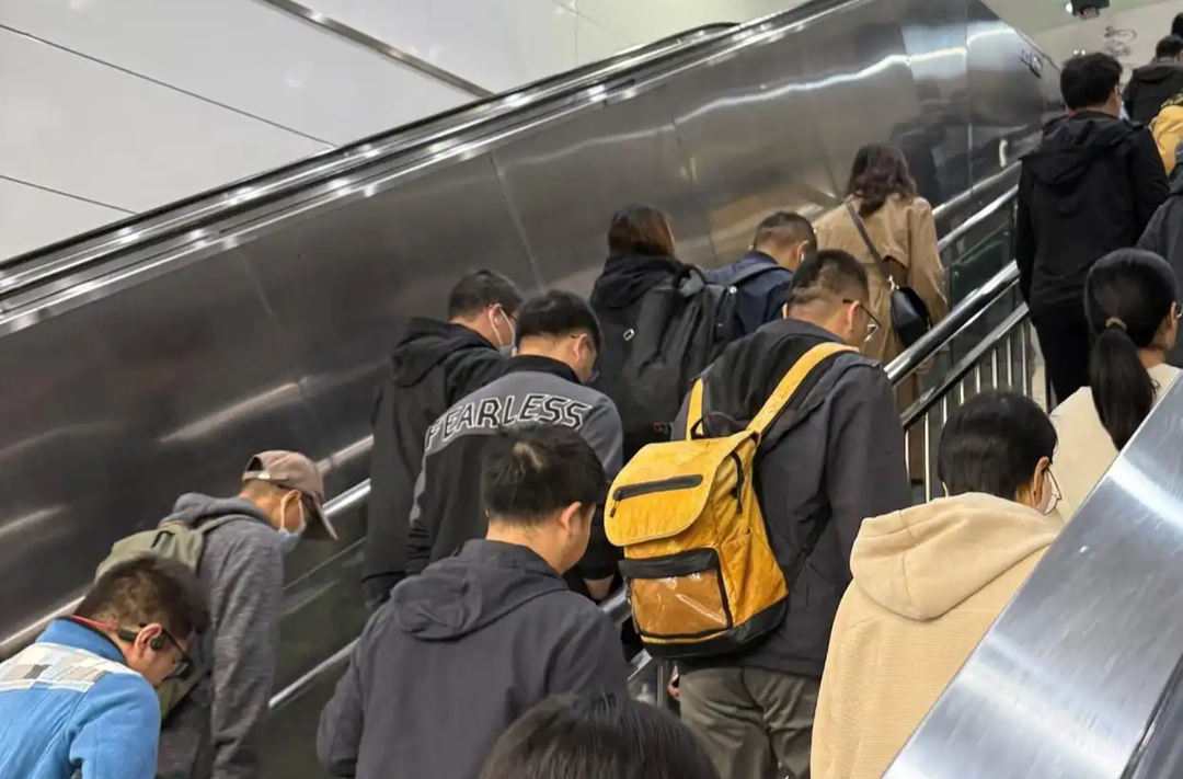 冲上热搜!它为什么成了北京“市服”?