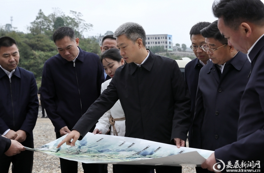 曾超群参加娄底市第六届人大代表涟源第一小组调研活动