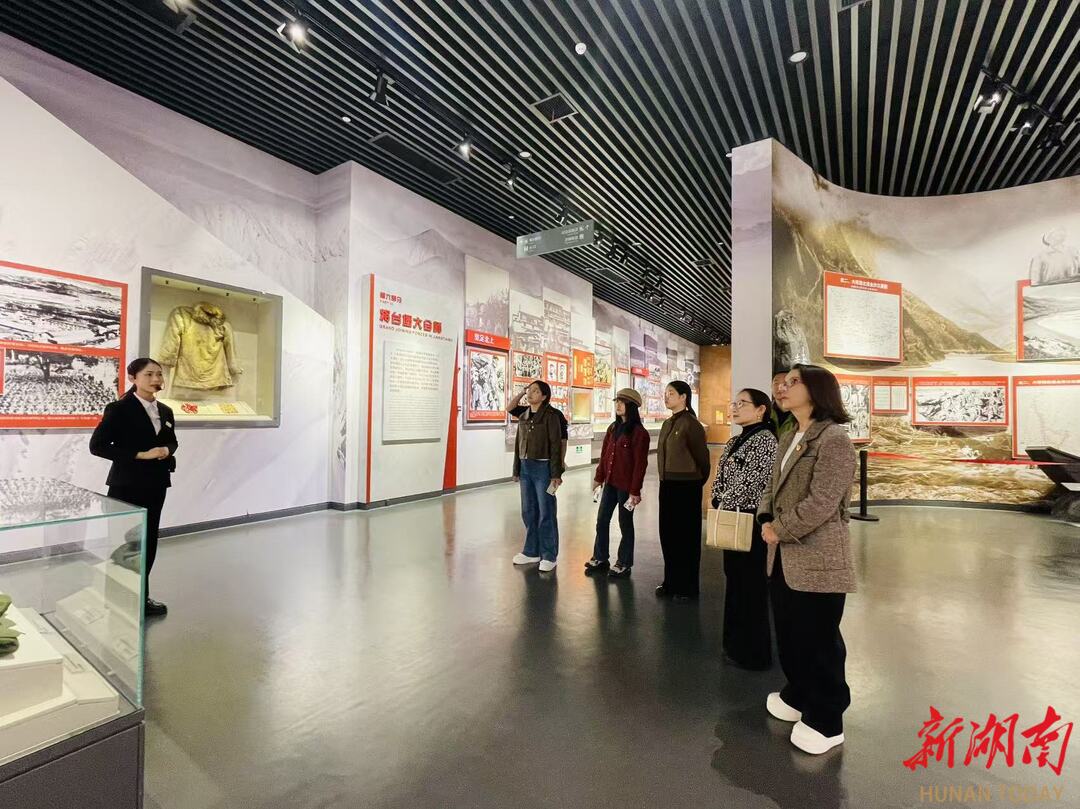 武陵源区委宣传部赴桑植开展主题党日活动