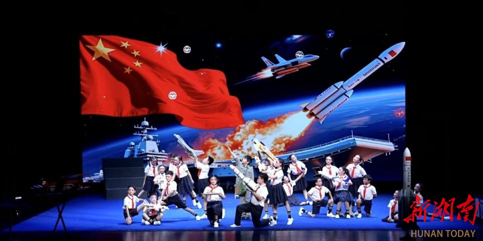 南方第三小学原创现代花鼓戏《梦·翔》在湖南省小学戏曲课堂教学竞赛现场展示活动中精彩亮相