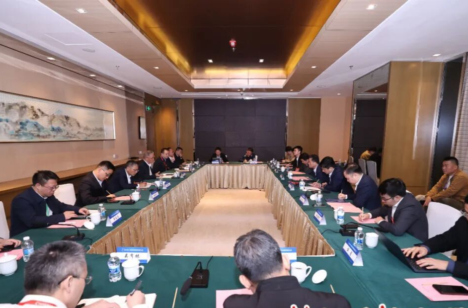 曹慧泉与华为公司张顺茂一行座谈