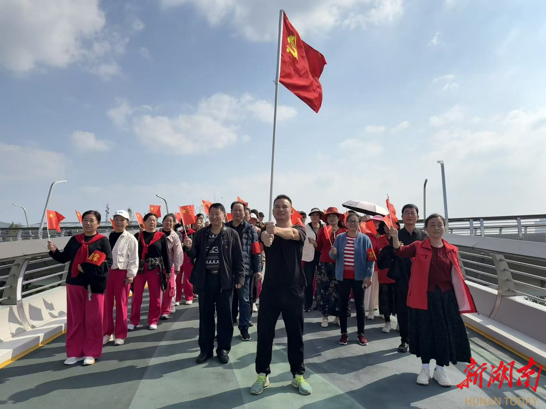长沙托溪社区：雨花邻里节，银龄徒步庆重阳