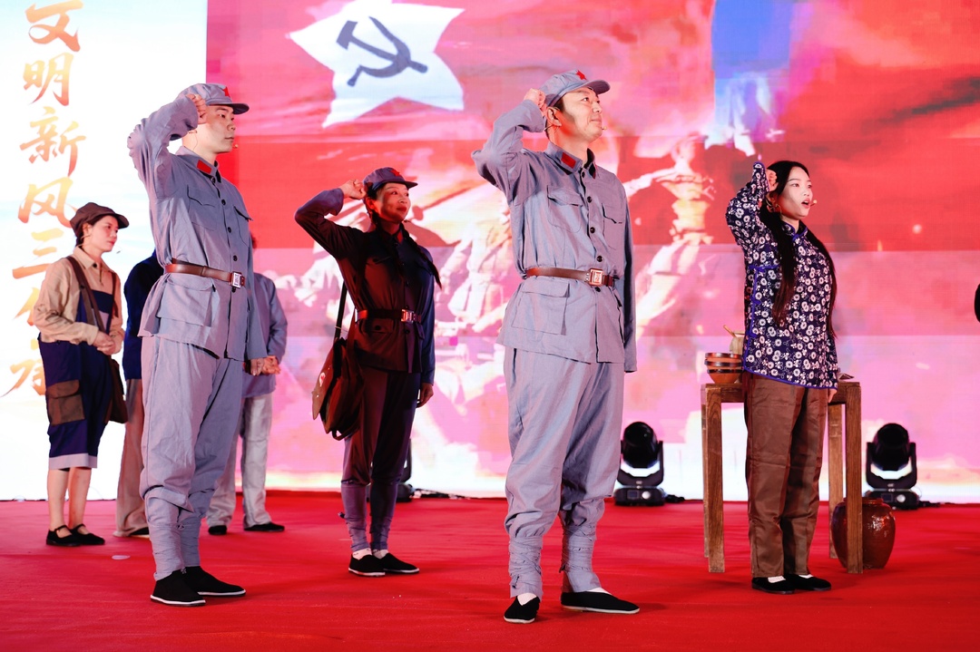 重阳“新”风盛,“三代”共绘文明锦绣卷