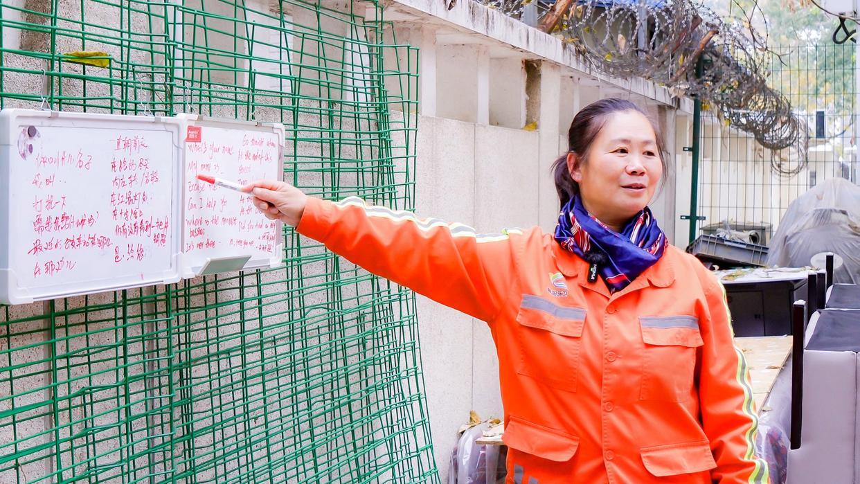 从环卫工到“城市管家”，北京有位会飙英语的环卫大姐