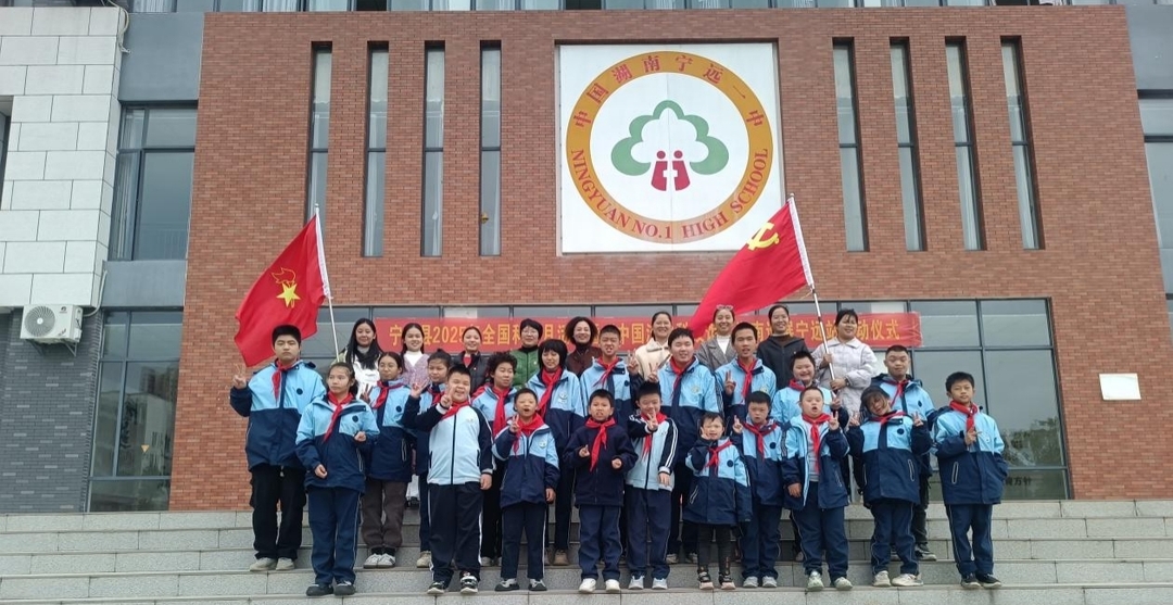 党建引领暖童心   科技体验启智慧 