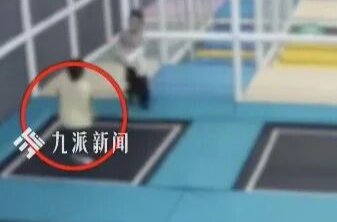 4岁男童喝珍珠奶茶后蹦床窒息身亡,店家回应:公司在处理,下单的小程序上会有安全提示