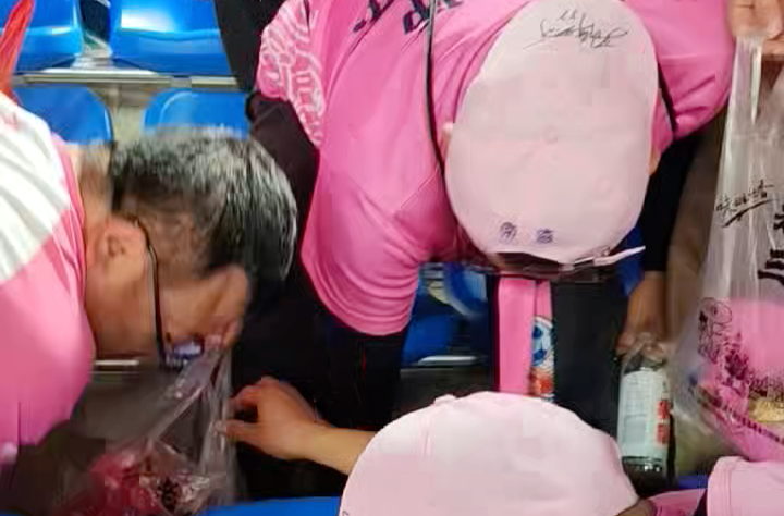 常德0:1惜败株洲 球迷们离场时将垃圾全带走：“输球不输人”