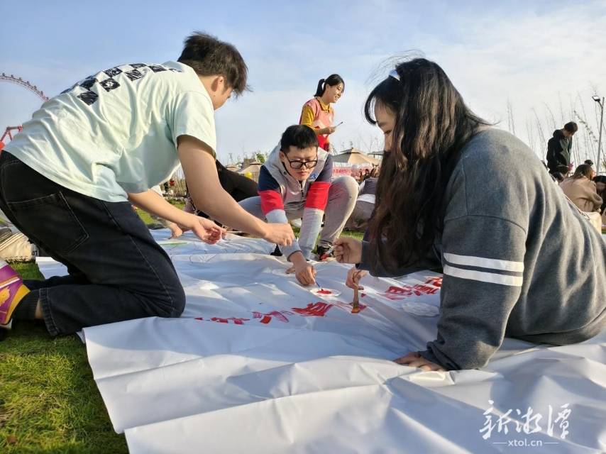 星空草地奏响幸福乐章 湘潭市总工会助力青年职工觅良缘