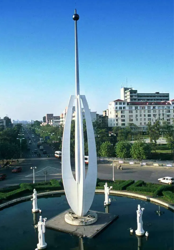湘潭市委理论学习中心组举行2025年第十次集体学习暨第五期“莲城大课堂”