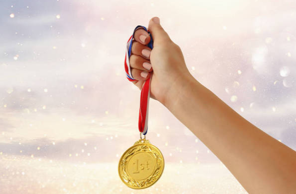 中国选手邹敬园夺得体操世锦赛男子双杠冠军