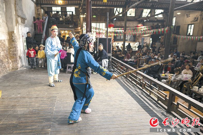 老茶館有戲，“文化+消費”有味