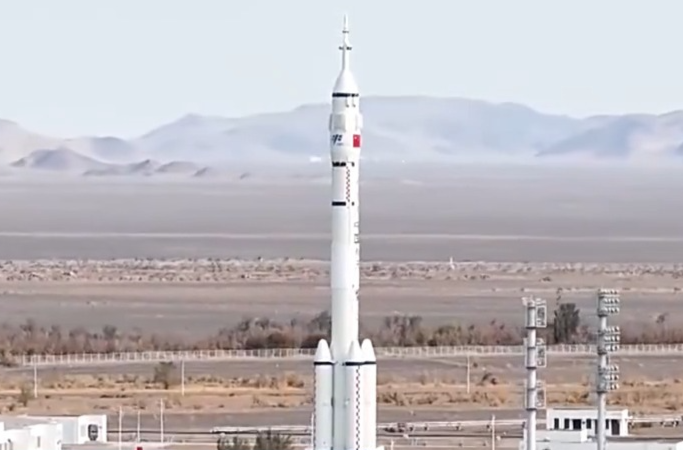 神二十一船箭组合体垂直转运有哪些技术细节?记者探访