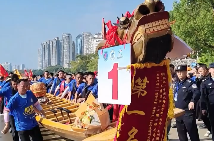 龙船上岸  永州队必胜！