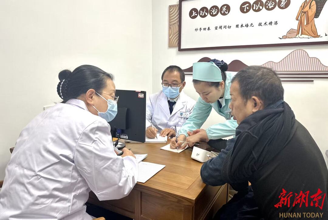 省级中医专家团深入张家界开展大型惠民义诊