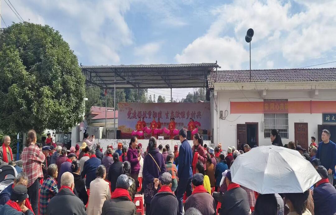 义诊义剪+反诈有奖问答，湘西州生态环境局送重阳节“礼包”下乡