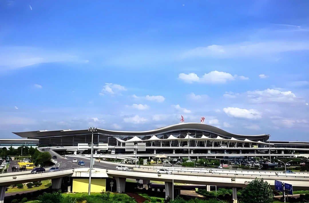 蒋涤非在省机场管理集团调研时强调 守牢底线提升服务 推进机场高质量发展