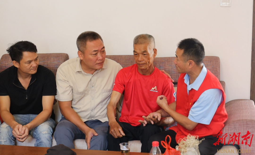 “最美随手拍”第八期作品展播：速戳！为打动你的志愿服务暖瞬间点赞