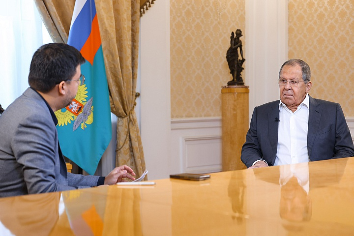 俄美领导人布达佩斯会晤为何被“推迟”？俄外长披露沟通细节