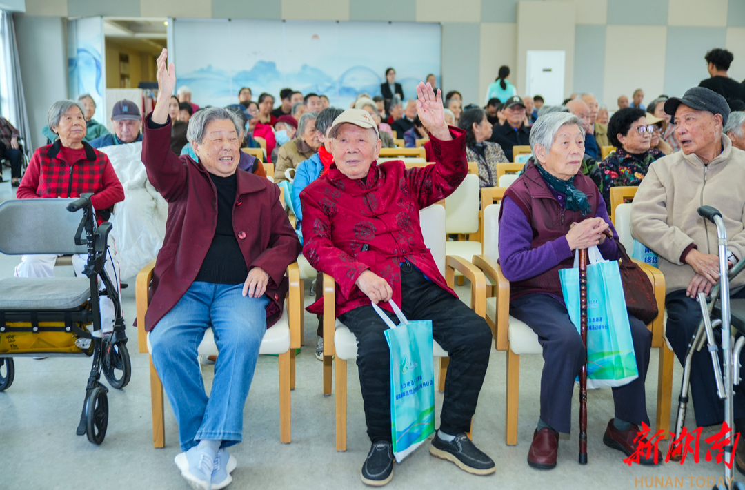 温暖重阳敬老意,共筑结核防护墙 长沙“百千万志愿者”结核病防治主题宣传活动举行