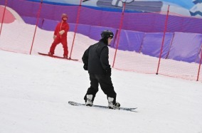 新雪季开启！滑雪场机票酒店预订翻倍增长，“冰雪”概念股连迎涨停