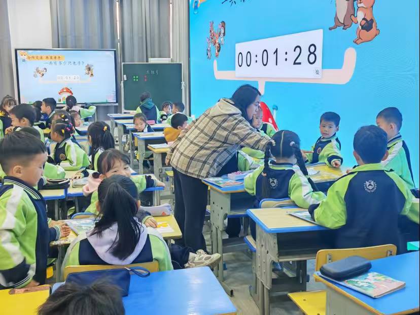 凤凰县：淬炼师能启新程 数韵飘香润凤凰