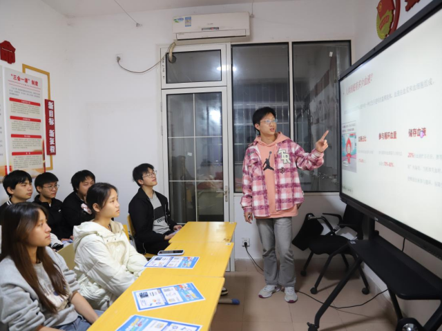 长沙民政职院电子信息工程学院学生管理党支部开展无偿献血志愿宣讲活动