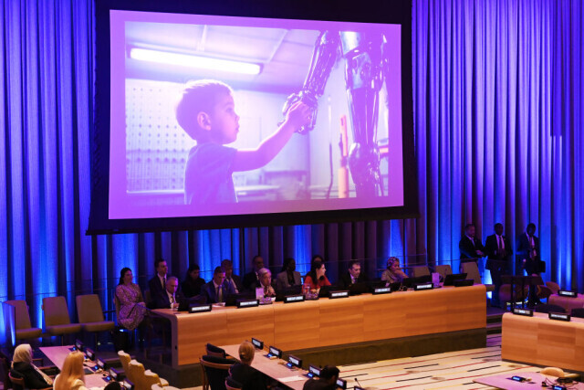 警惕“AI依赖” 人机共生时代如何保持独立思考