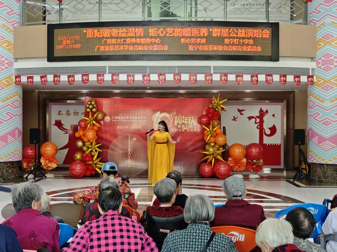 山花红如火  又暖重阳时