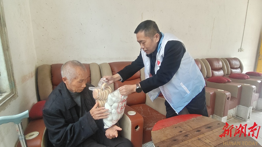 永定区开展“福泽潇湘•重阳送真情”主题公益慰问活动