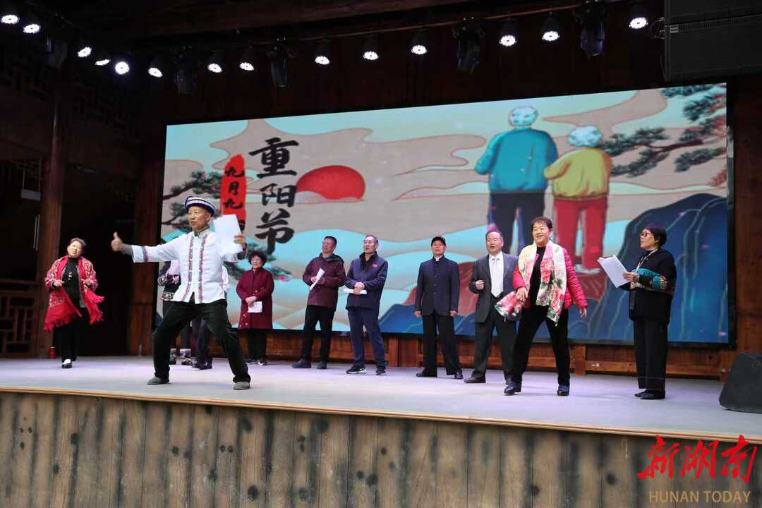 重阳寻韵双凤村 湘西州政府办离退休人员沉浸式体验非遗魅力