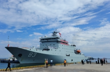 中国海军83舰编队对新加坡进行友好访问