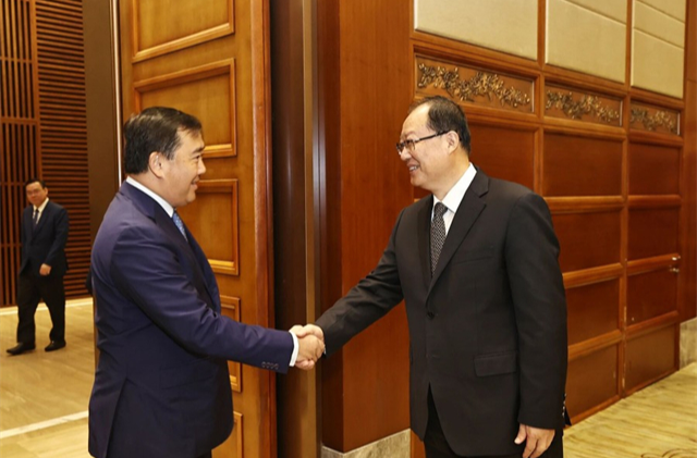 Governor Mao Meets with Senior Cadres of Cambodian People's Party