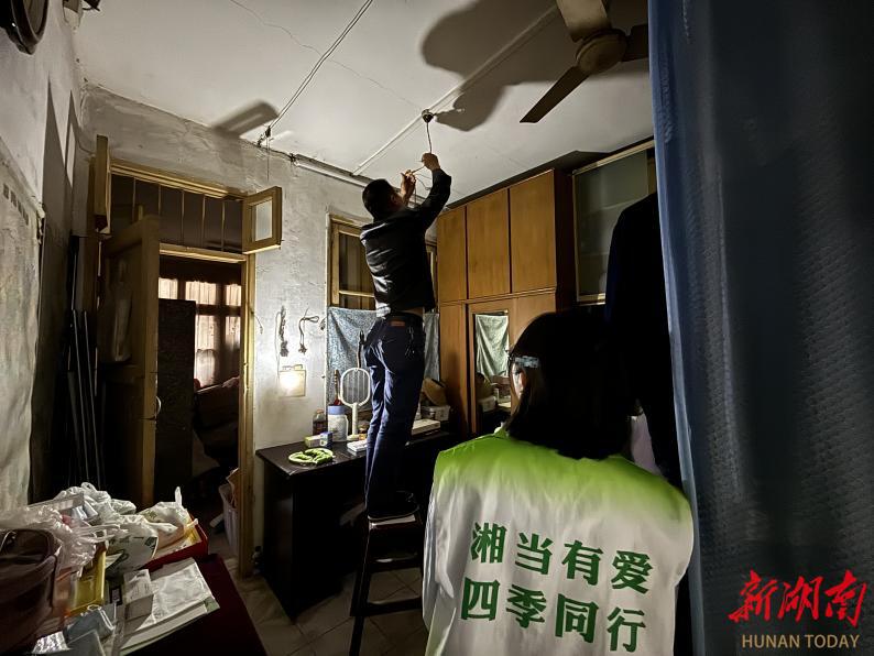 东风路街道社工站：以专业服务织网，为空巢老人居家安全护航