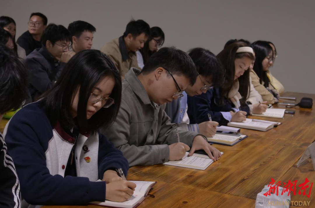 娄底选调生赴新化县奉家镇调研