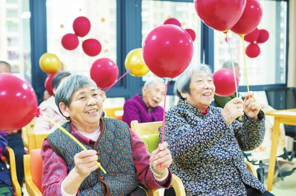 娄底:重阳敬老乐融融|湖南日报·图片新闻