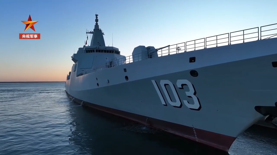 万吨大驱鞍山舰4K航拍大片