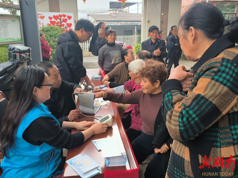 文明实践搭台 敬老惠民唱戏 荷塘区宋家桥村重阳佳节“好戏”连台