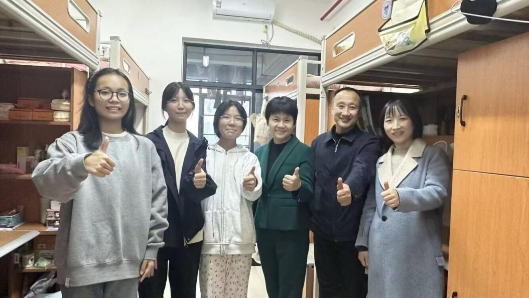 情系学子暖人心  殷切关怀促成长