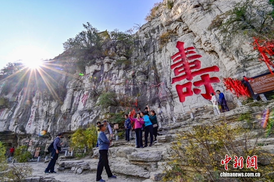 九九重阳登高望远 走出家门“向上社交”