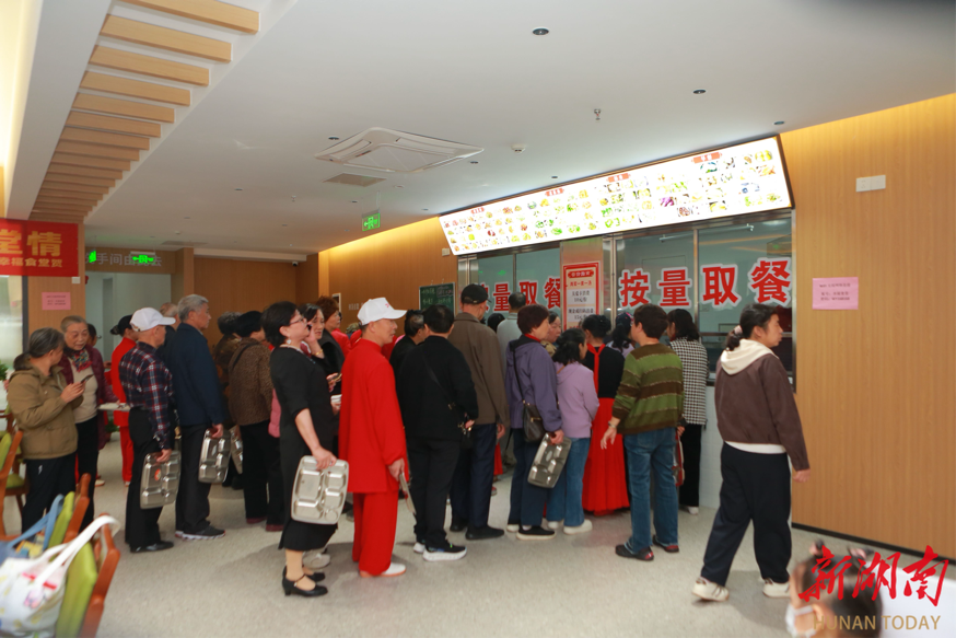 长沙广益社区：10元幸福餐暖了老人心